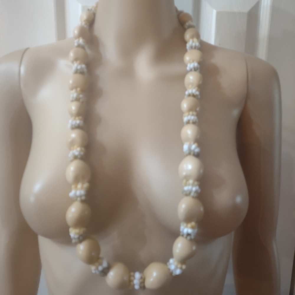 17 inch shell and beaded necklace
